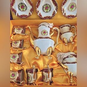 Collectible Tiger Yedi Fine China Tea Set
Red and gold details